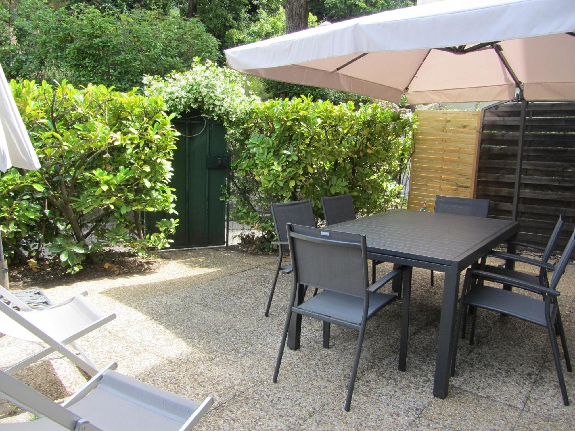 Appartement Les Cigales Rez De Jardin A 10Mn Des Plus Belles Plages Hyeres Exterior photo